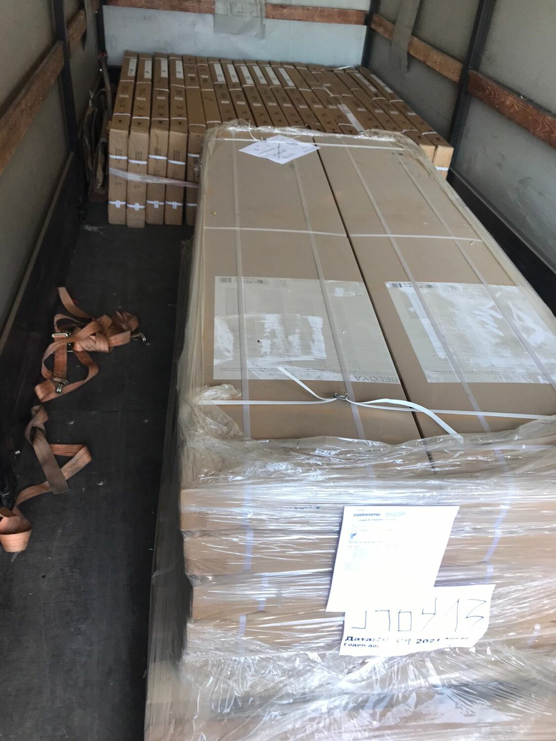 Организуем грузоперевозки по всей России от 50 кг до 20 тонн.