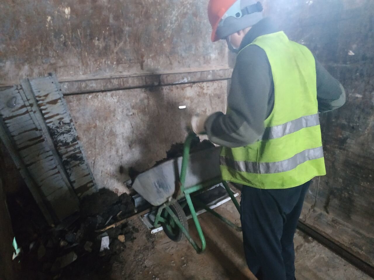 Грузчики - уборщики