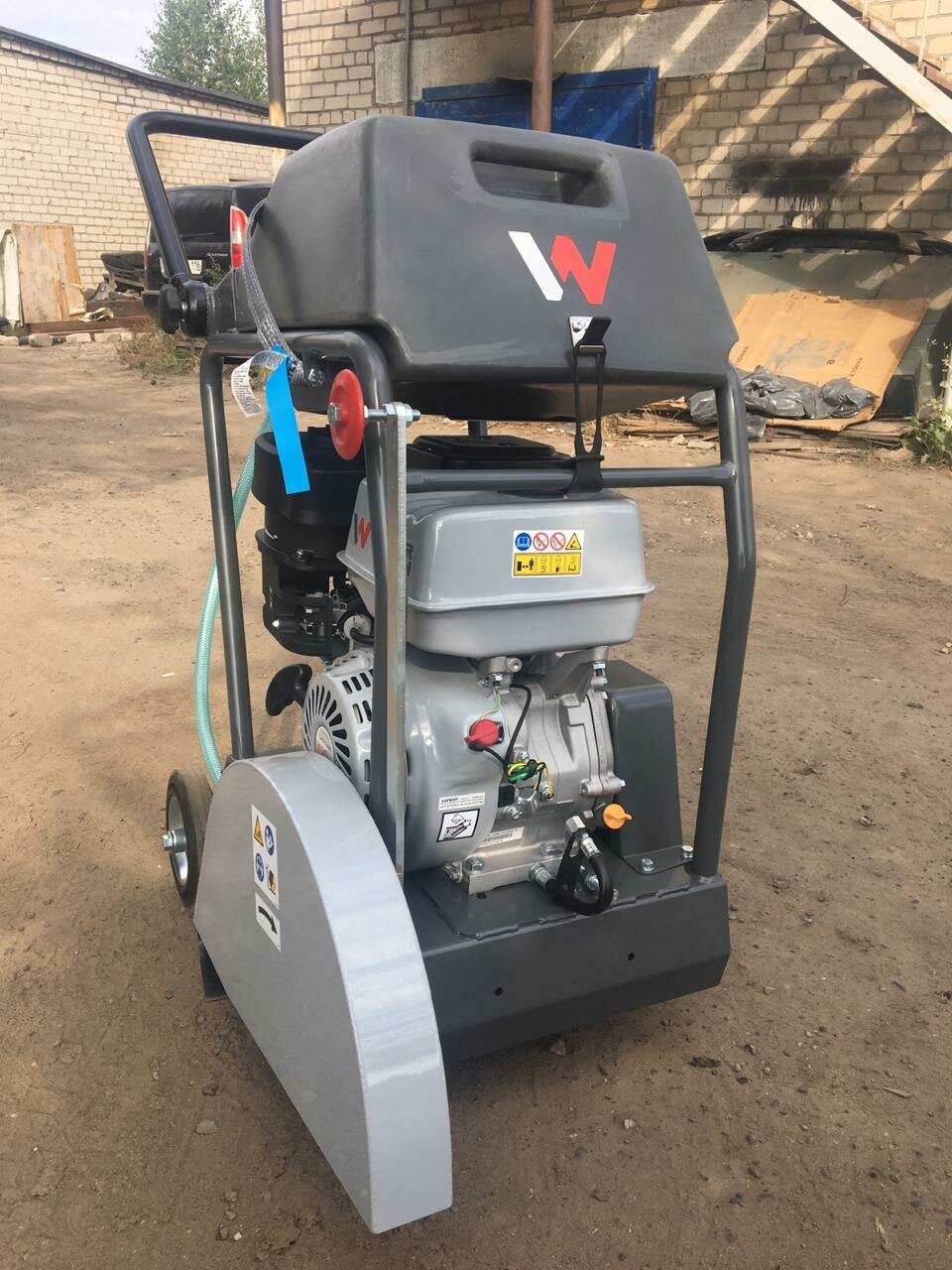 Аренда резчика швов Wecker Neuson и Сплитстоун (Splitstone)