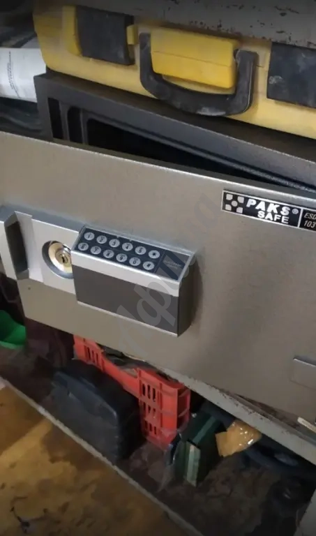 Вскрытие дверного замка