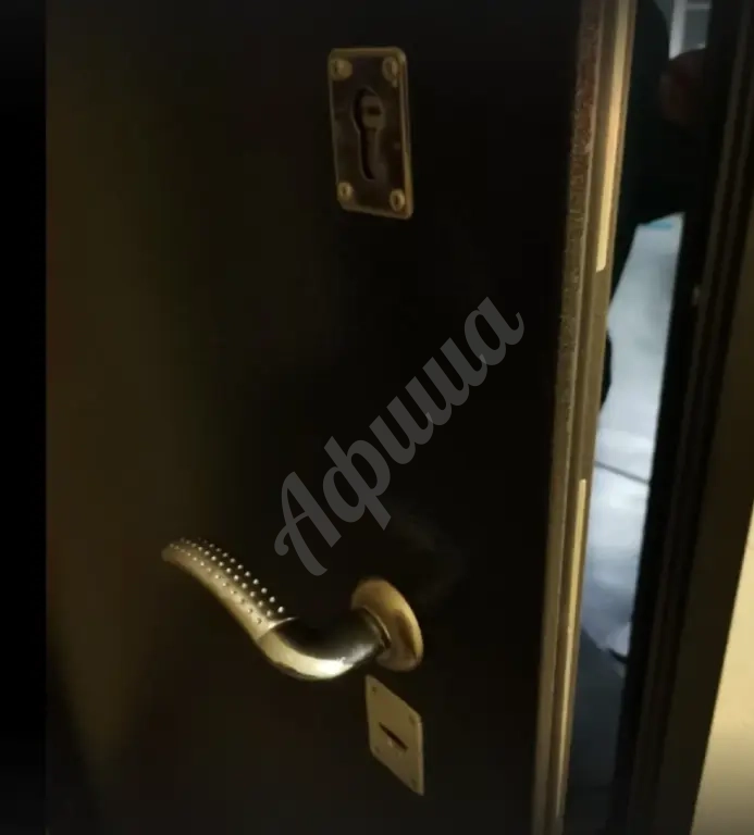 Вскрытие дверного замка