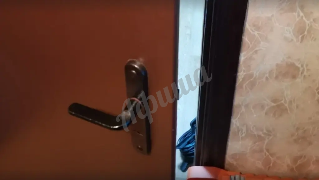 Вскрытие дверного замка