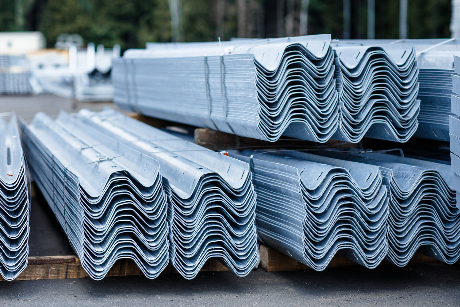 Дорожные и мостовые ограждения. барьерного и перильного типа