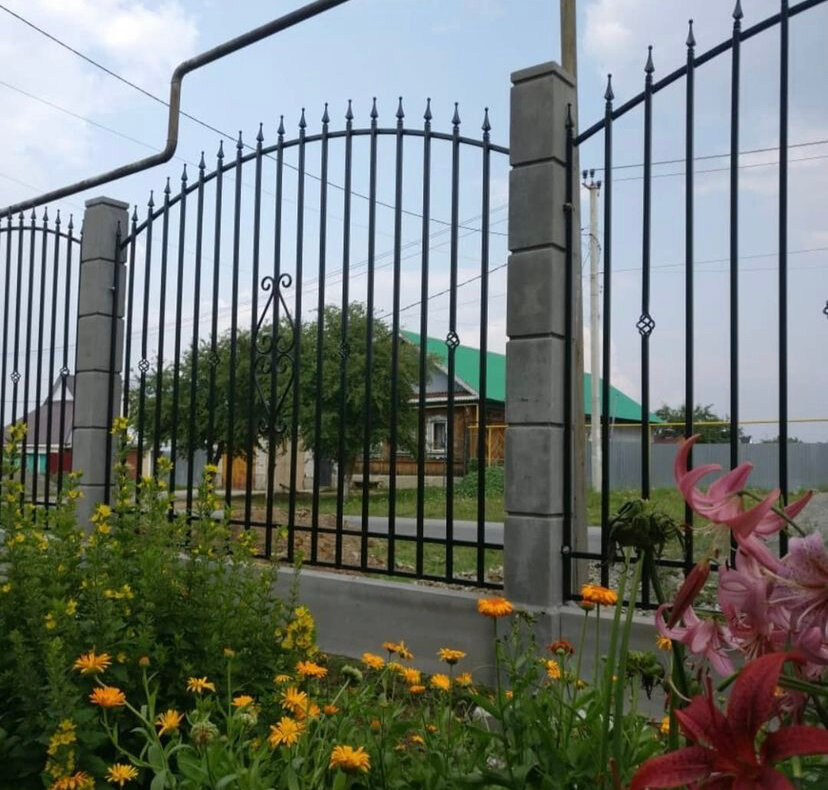 Монтаж кованых заборов