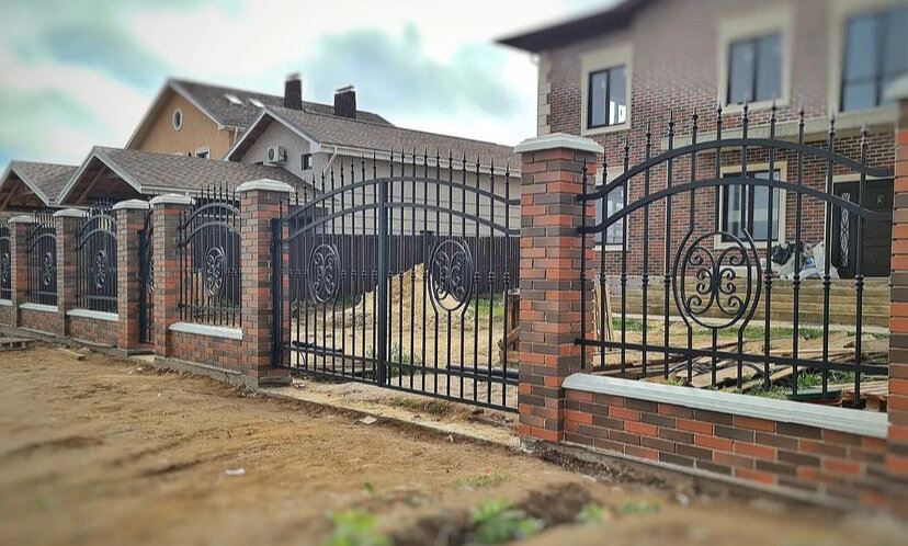 От идеи до установки: полный цикл создания кованого забора.
