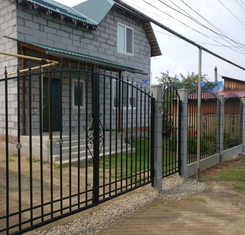 Монтаж кованых заборов