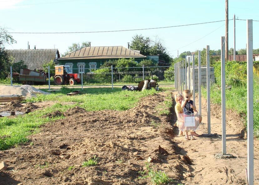 Прочный фундамент вашего забора — это наши столбы.