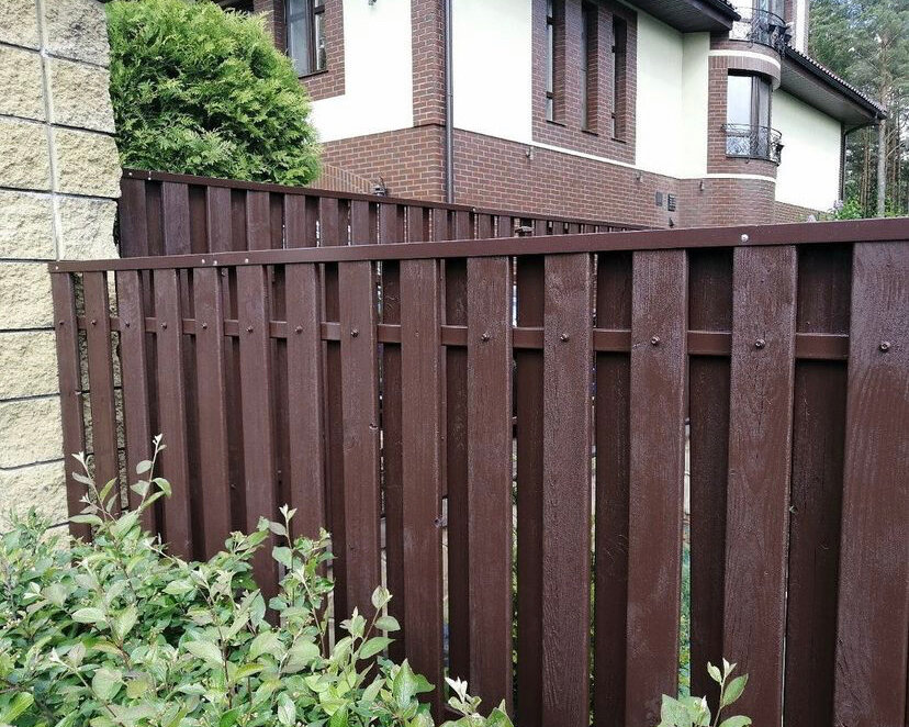 Покраска забора