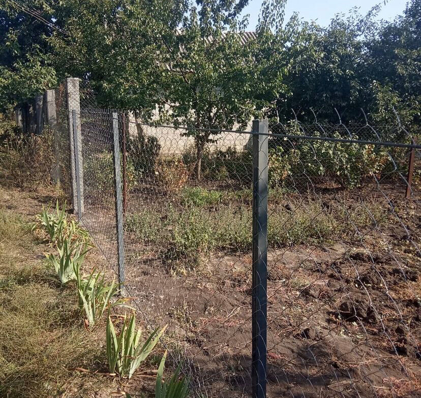 Строительство забора из сетки Рабица