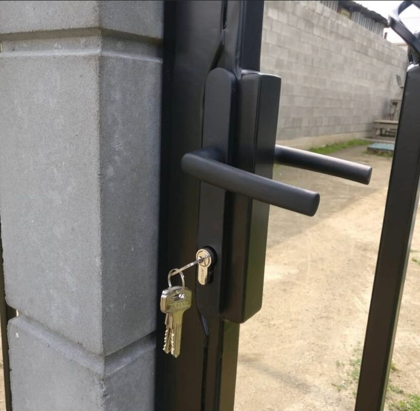 Монтаж кованых заборов