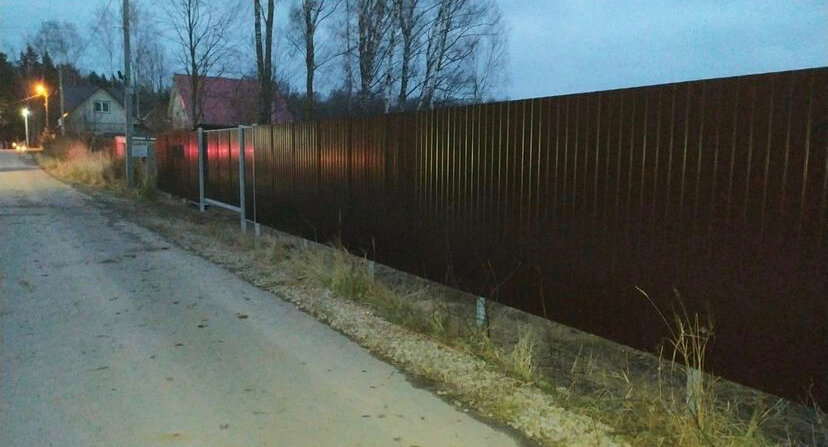 Прочные и долговечные заборы из профнастила «под ключ».