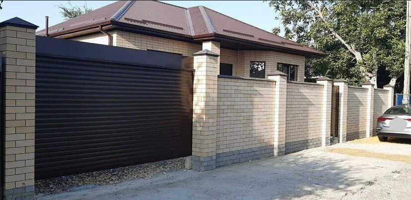 Строительство кирпичных заборов «под ключ» — на века.