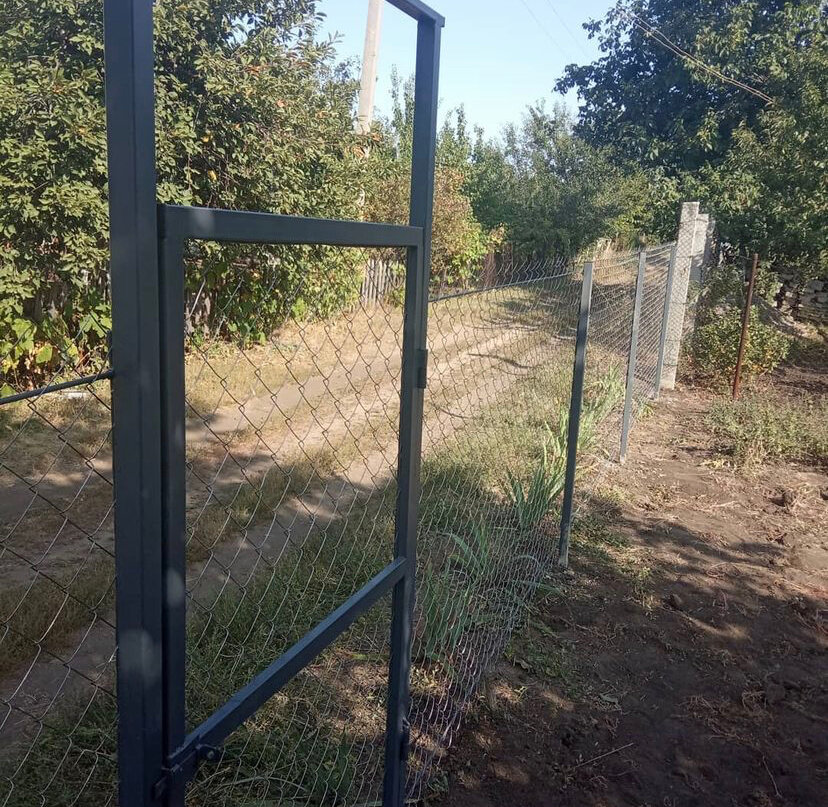 Строительство забора из сетки Рабица
