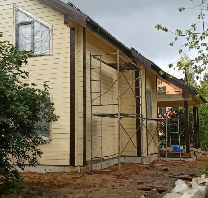 Покраска деревянного дома