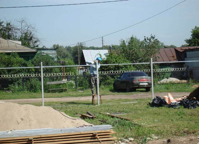 Прочный фундамент вашего забора — это наши столбы.