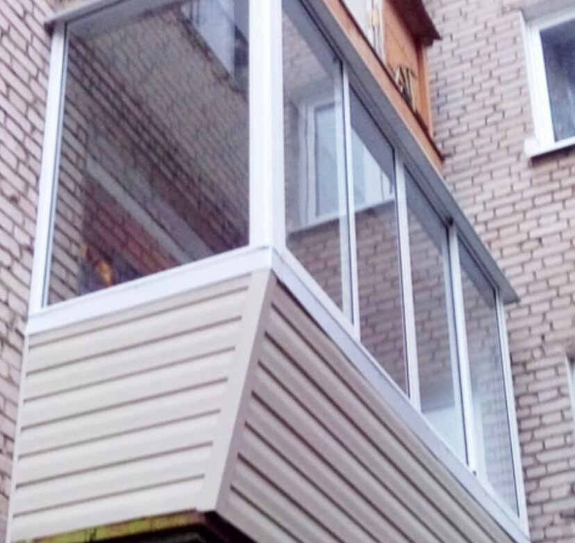 Внешняя отделка окон и балконов сайдингом из ПВХ