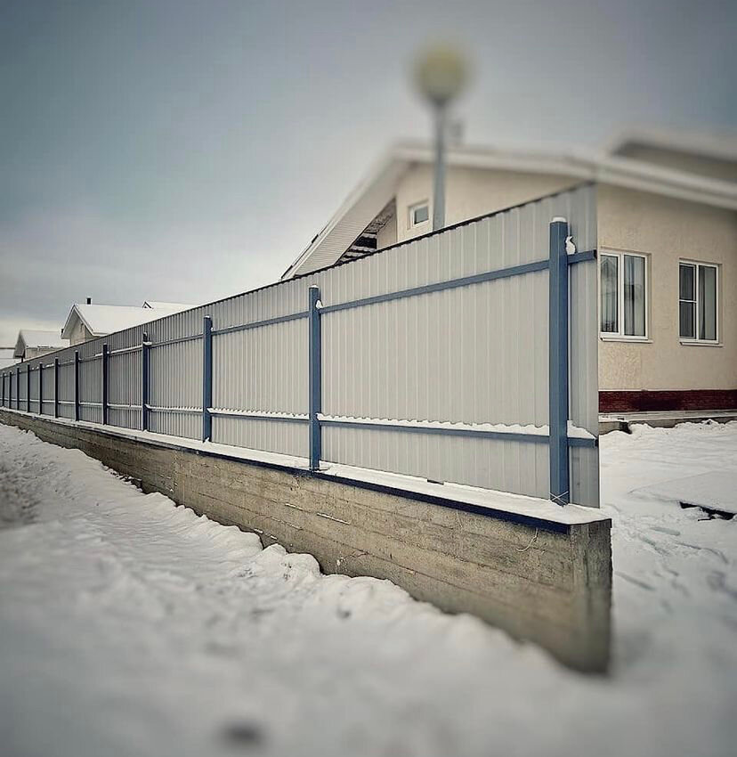 Прочные и долговечные заборы из профнастила «под ключ».