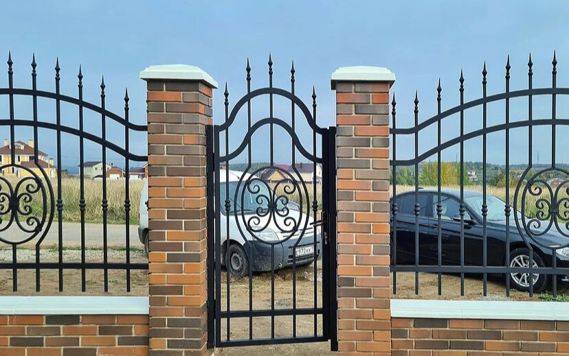 От идеи до установки: полный цикл создания кованого забора.