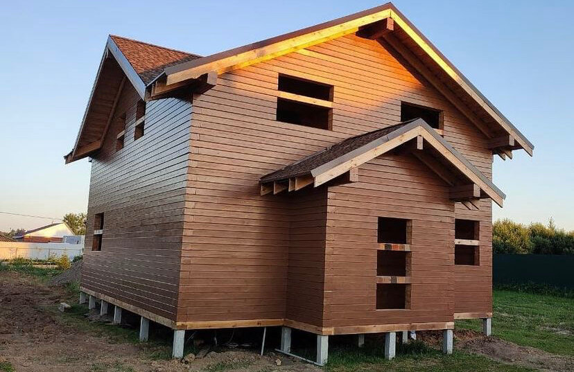 Покраска деревянного дома