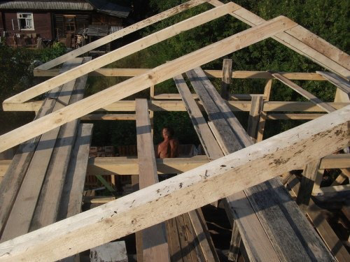 Возведение стропильной системы