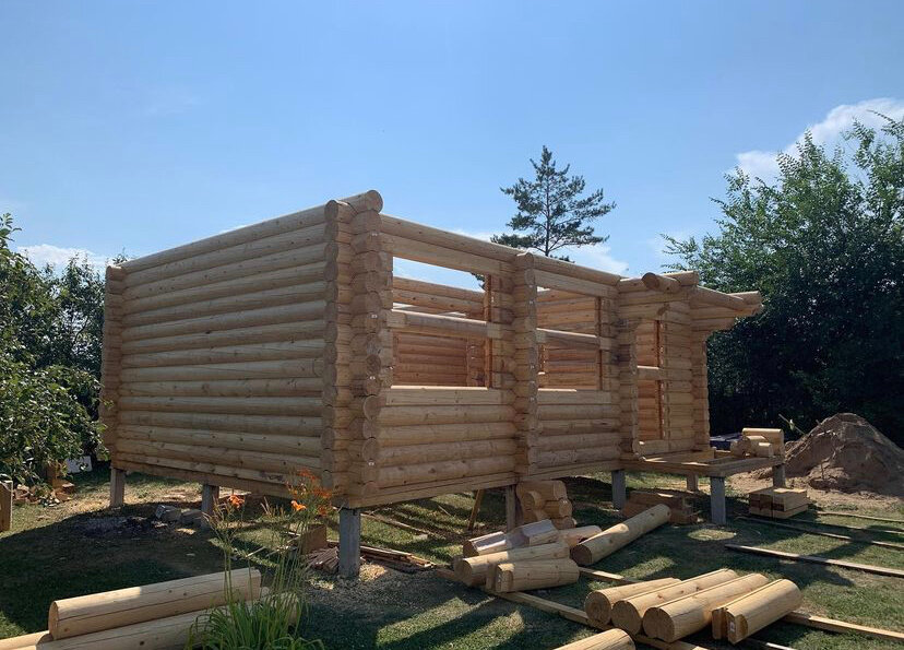 Строительство дома из бревна