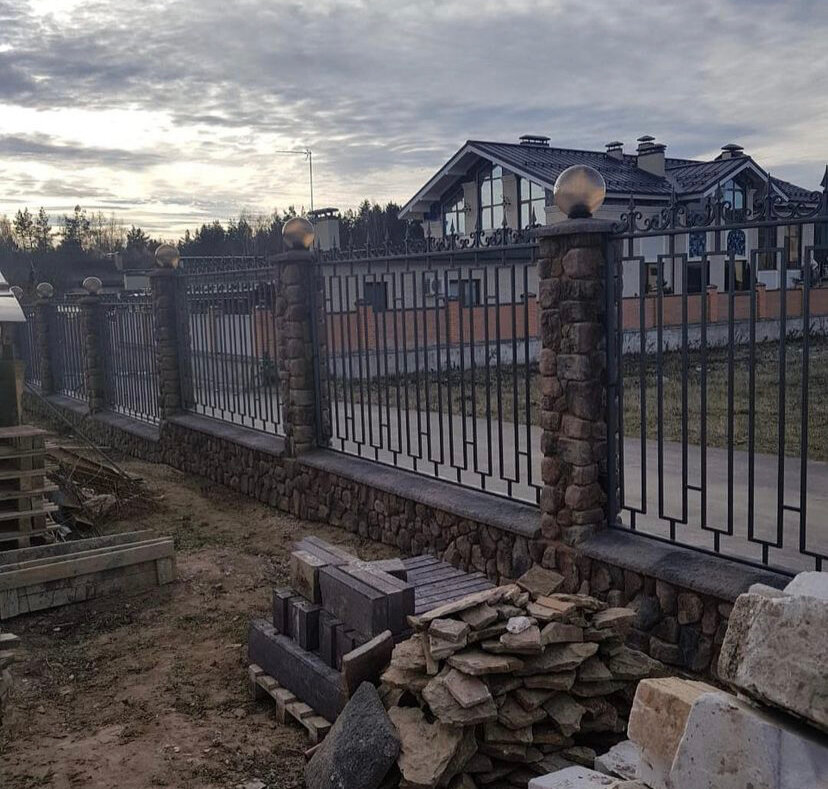 Монтаж кованых заборов