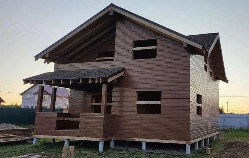 Покраска деревянного дома