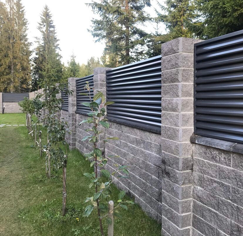 Строительство забора из бетонных блоков