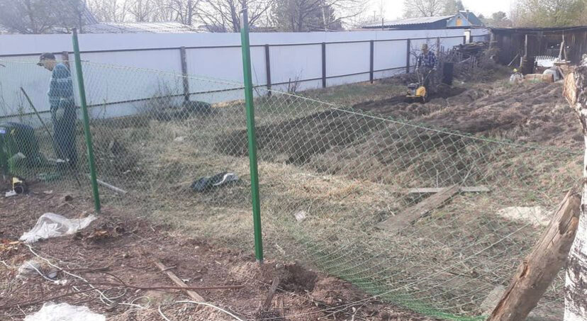 Строительство забора из сетки Рабица