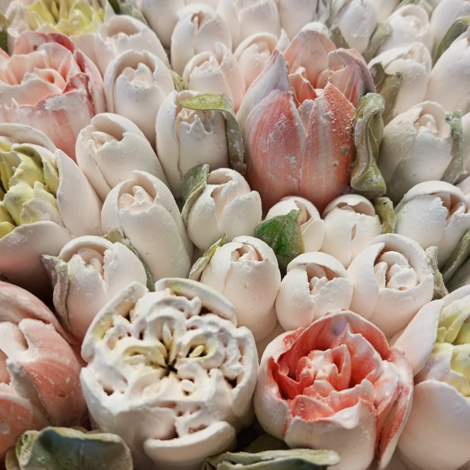 Зефирные тюльпаны — запоминающийся и практичный бизнес-подарок.