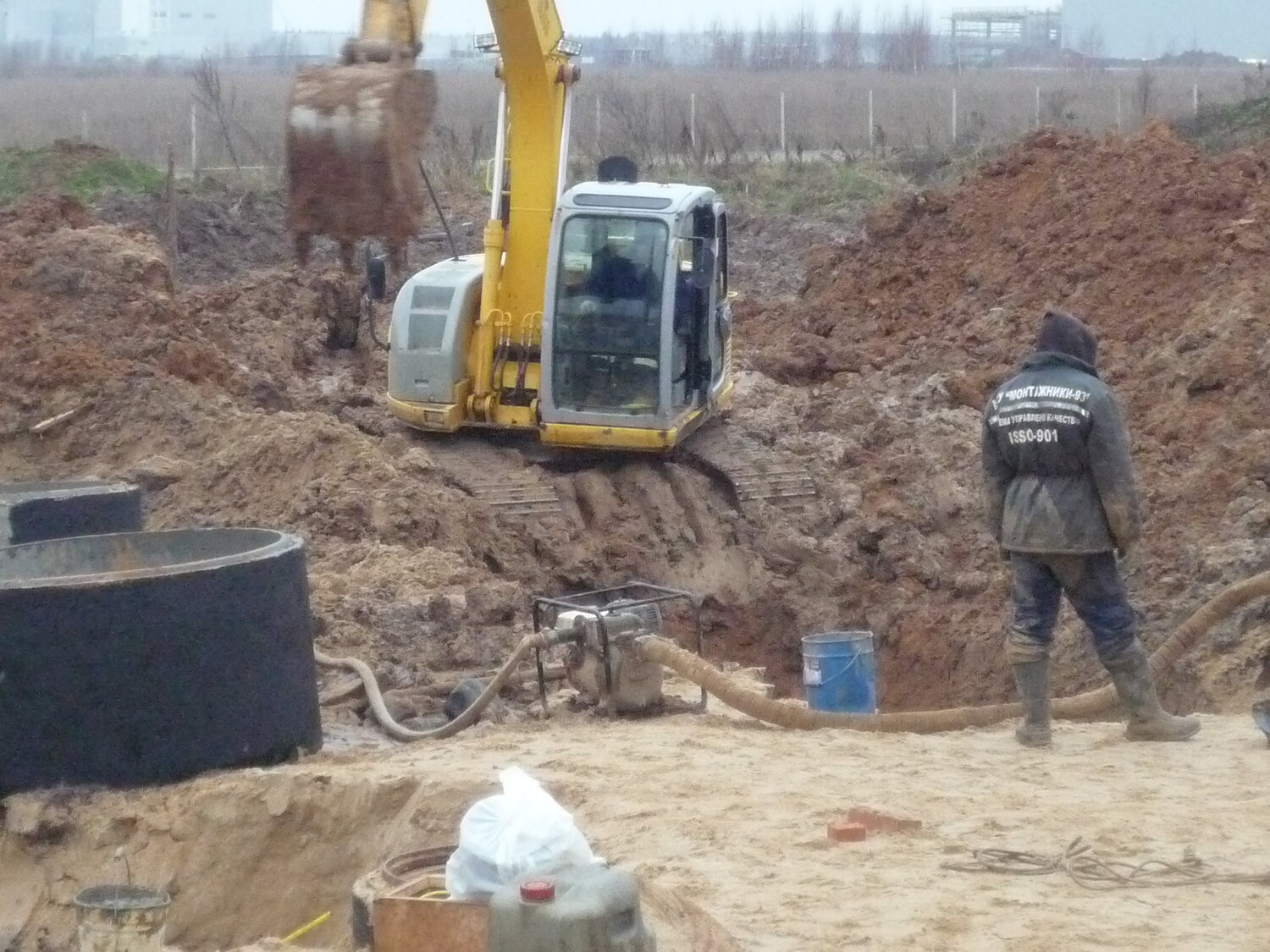 Аренда гусеничного экскаватора: New Holland Kobelko