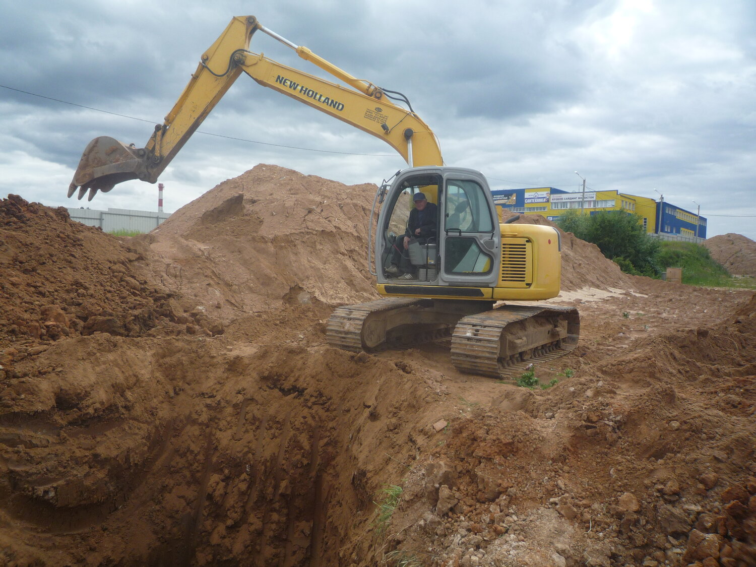 Аренда гусеничного экскаватора: New Holland Kobelko