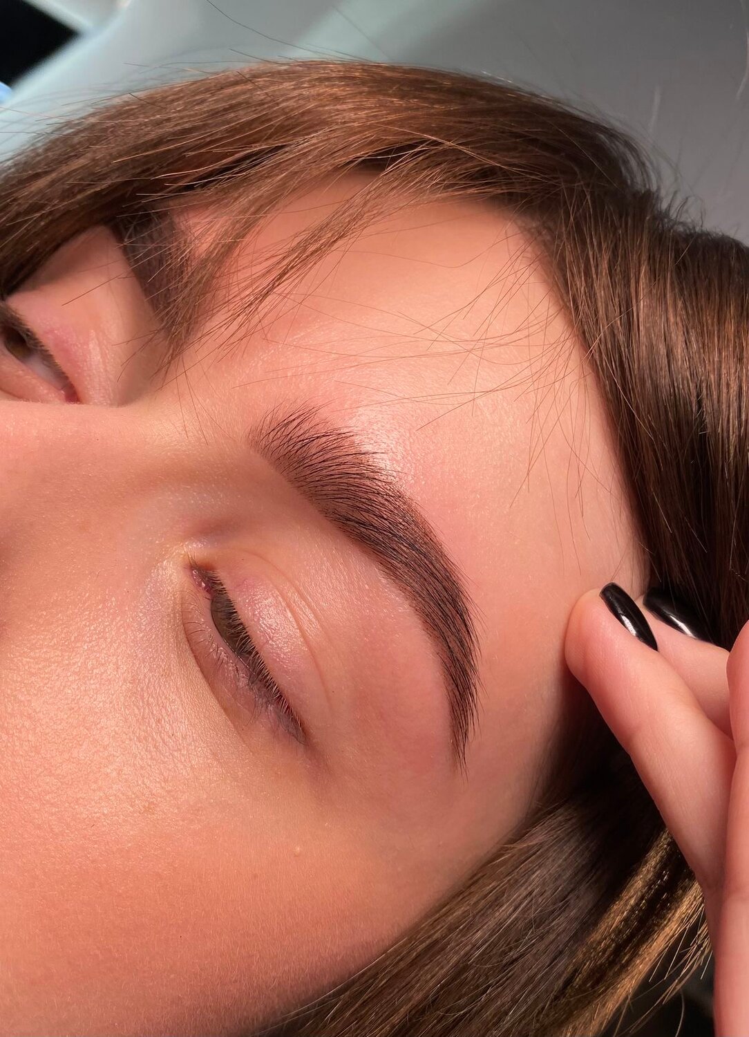 Окрашивание бровей краской