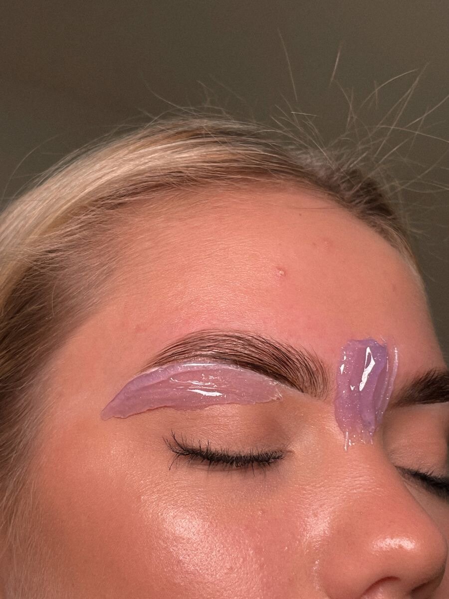 Коррекция бровей