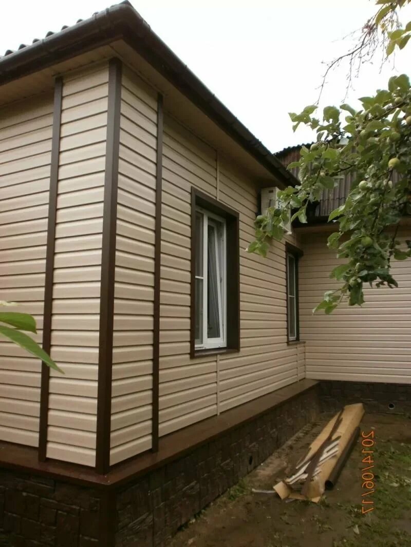 Монтаж фасада из винилового сайдинга