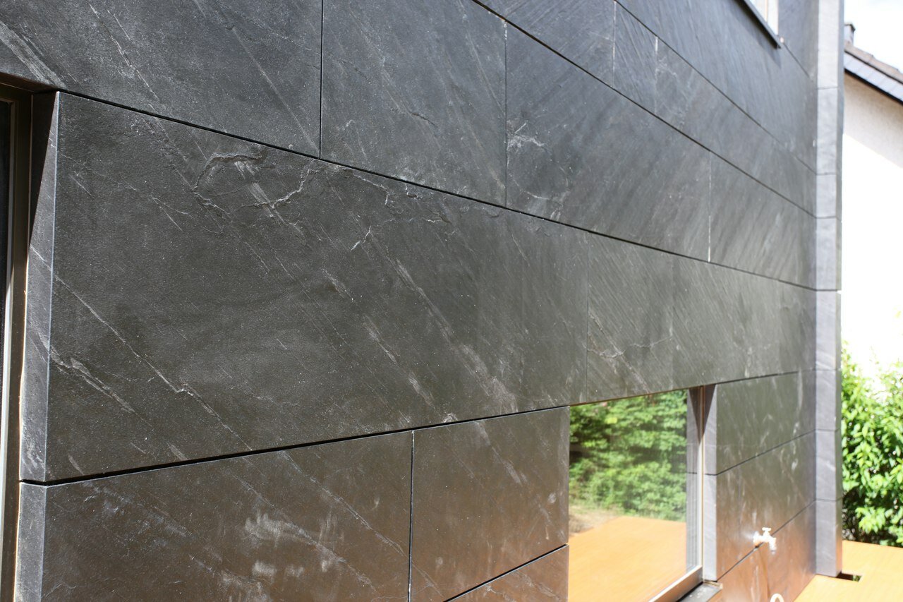 Монтаж фасада из камня