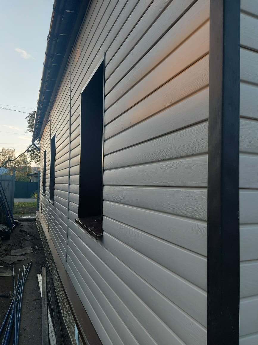 Монтаж фасада из винилового сайдинга