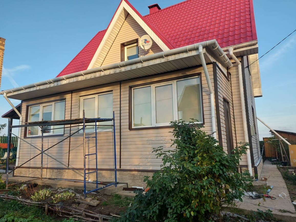 Монтаж фасада из винилового сайдинга