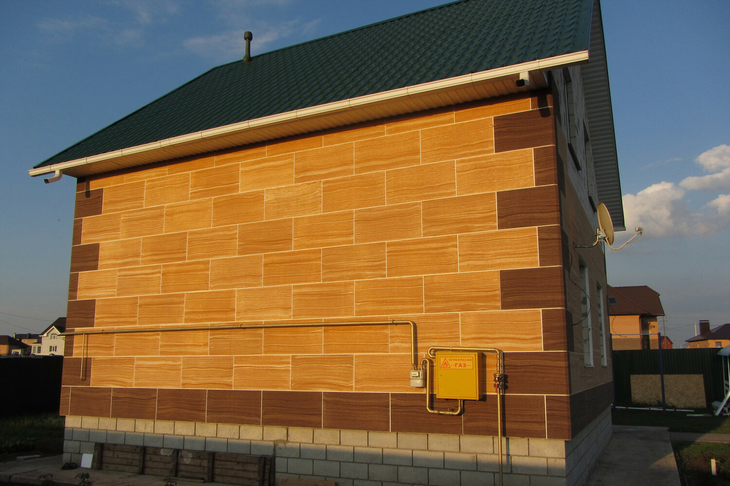 Монтаж фасада из фасадных панелей