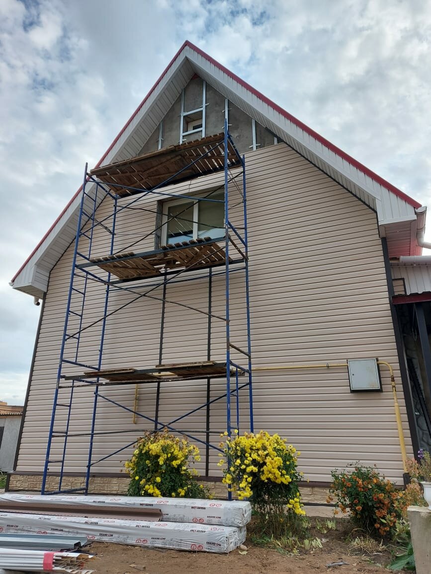 Монтаж фасада из винилового сайдинга