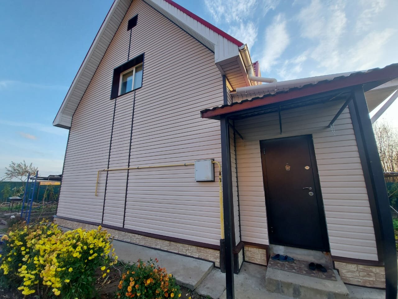 Монтаж фасада из винилового сайдинга