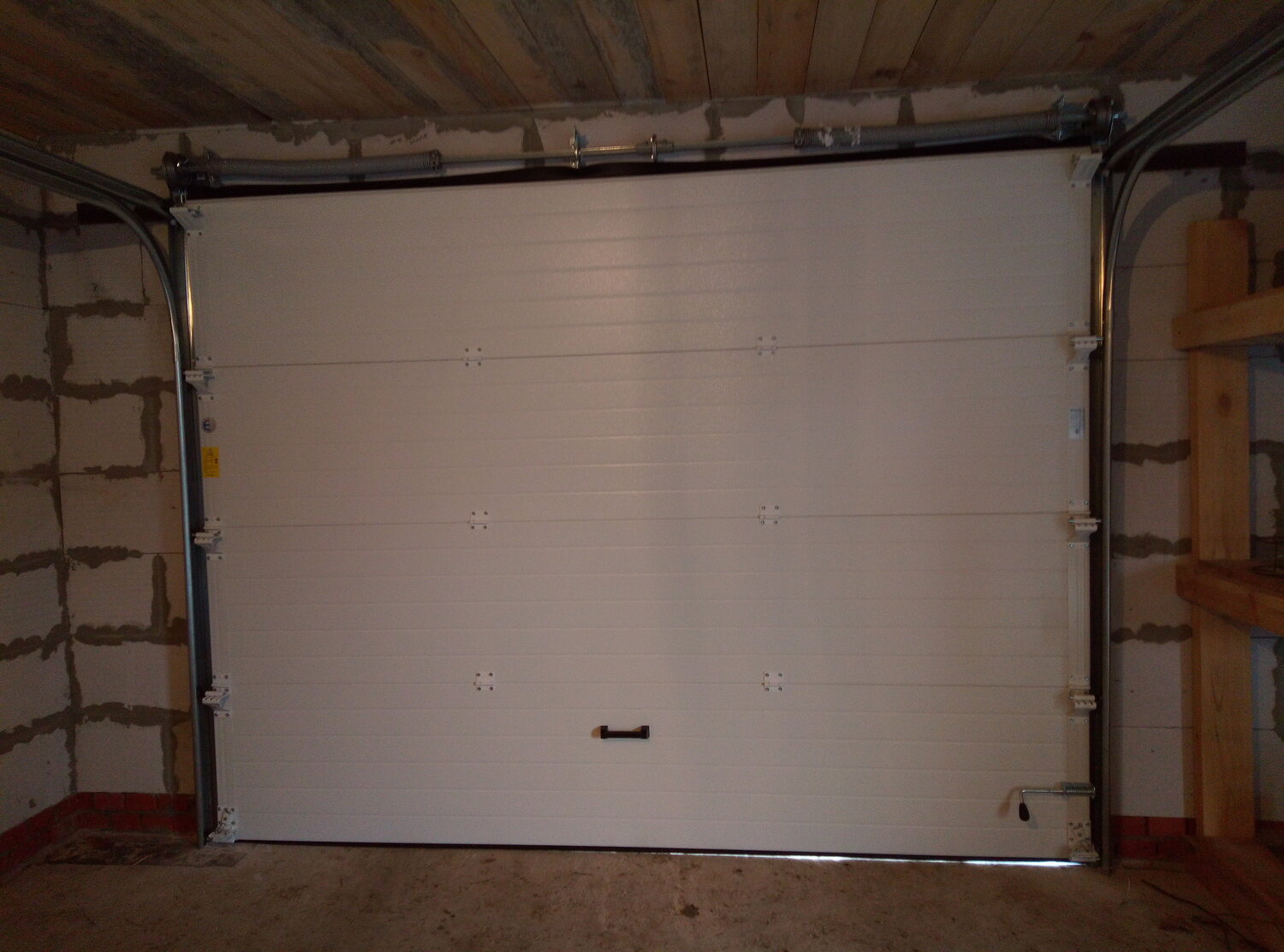 Монтаж механического привода секционных ворот