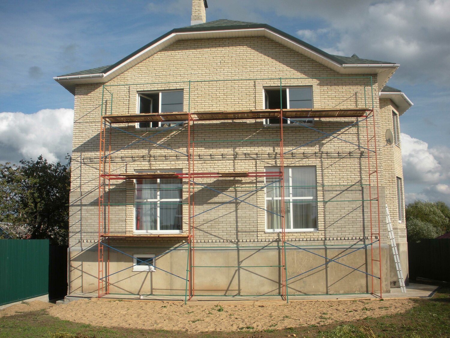 ВСЕ ТИПЫ СТРОИТЕЛЬНЫХ ЛЕСОВ: от рамных до хомутовых. Производство