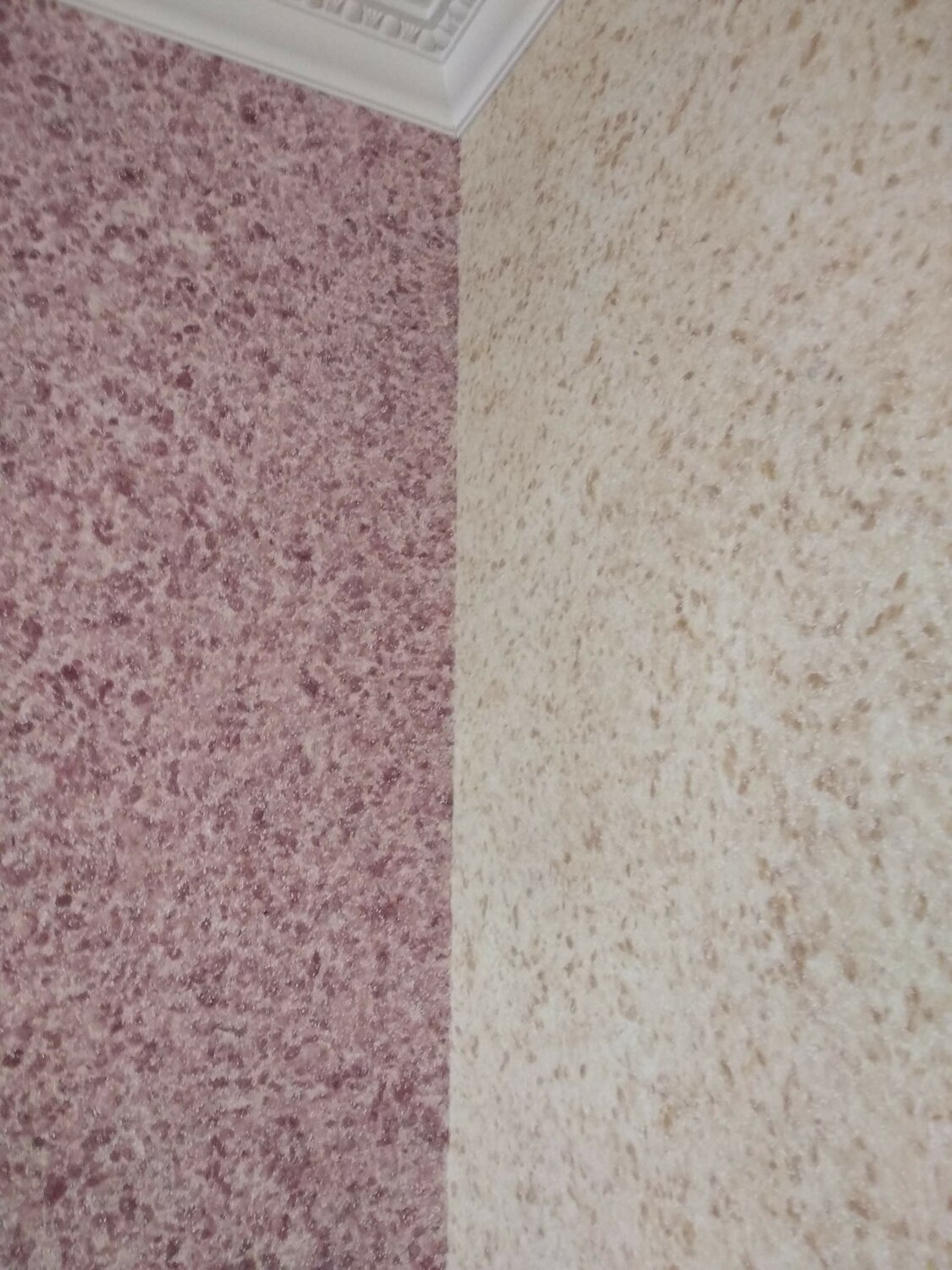 Нанесение жидких обоев.