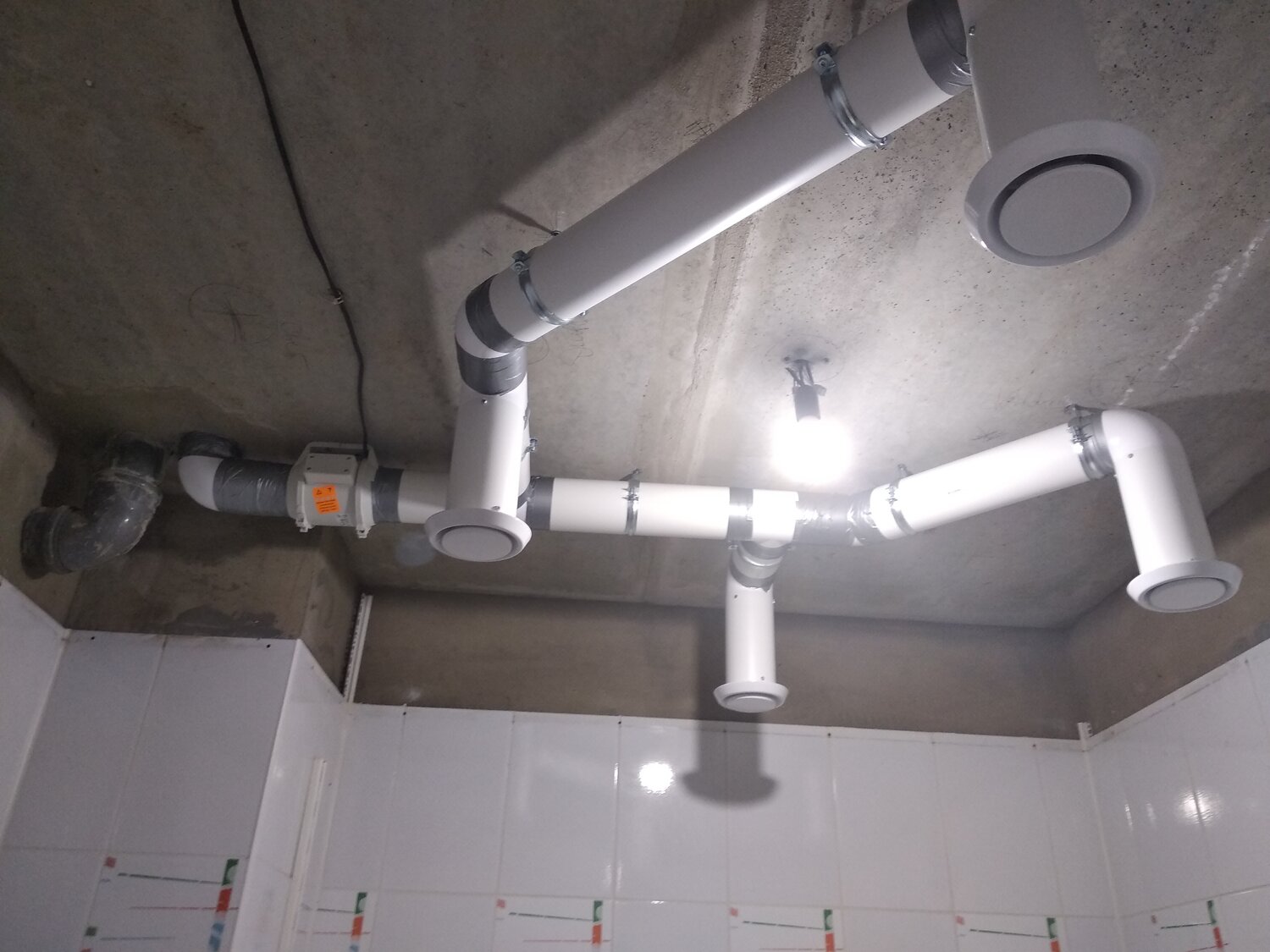 Монтаж вытяжной вентиляции