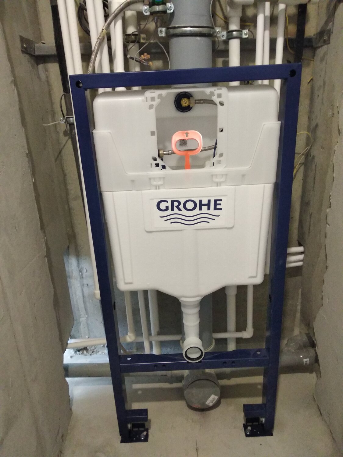 Монтаж унитаза с инсталляцией