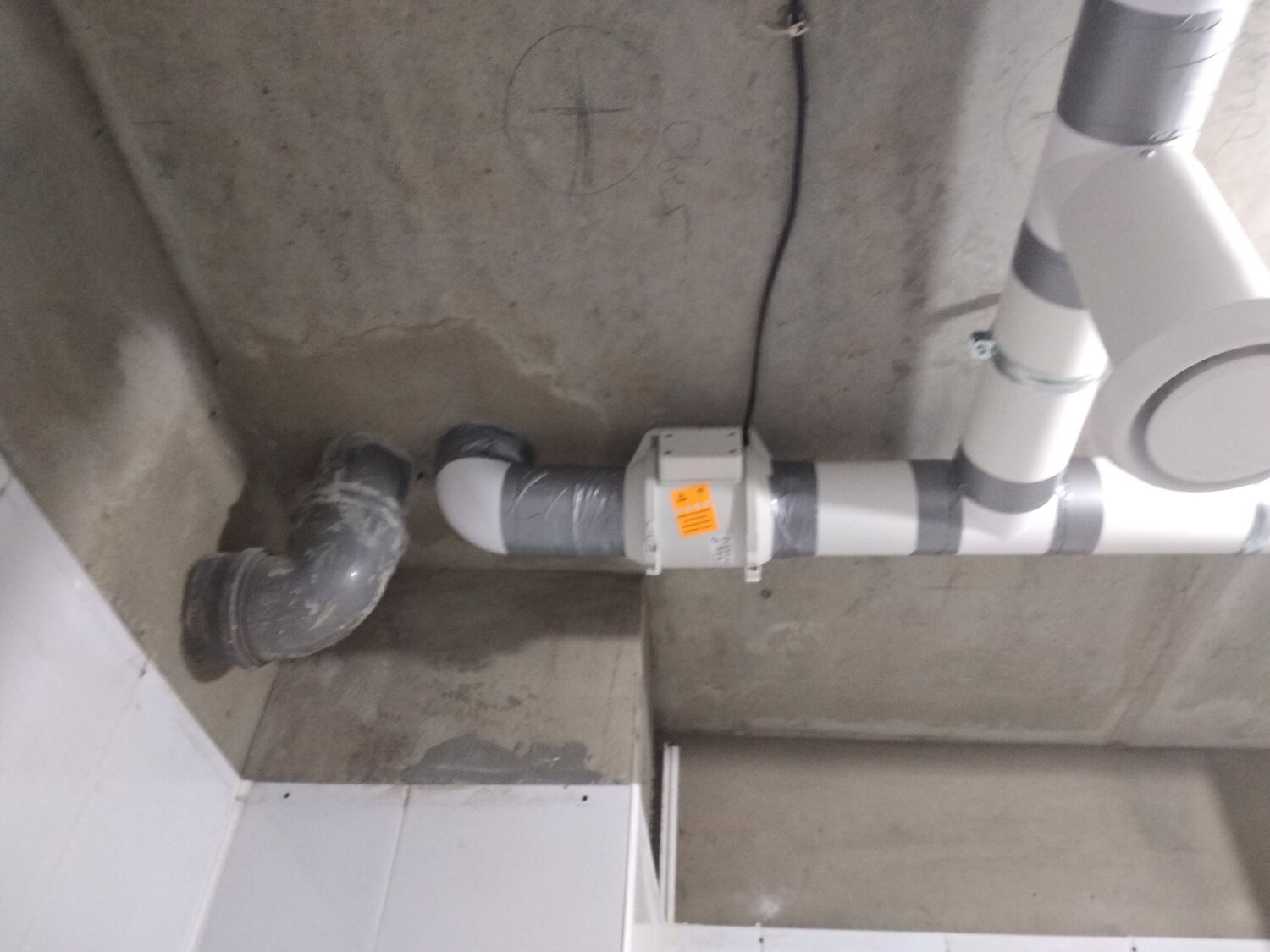 Монтаж вытяжной вентиляции