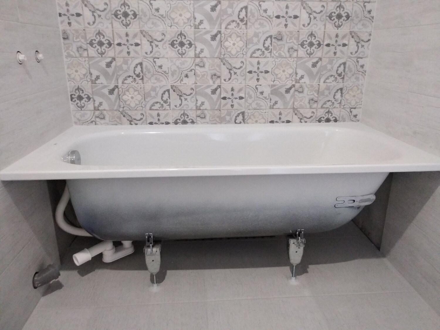 Монтаж новой ванной: металл, акрил,чугун.