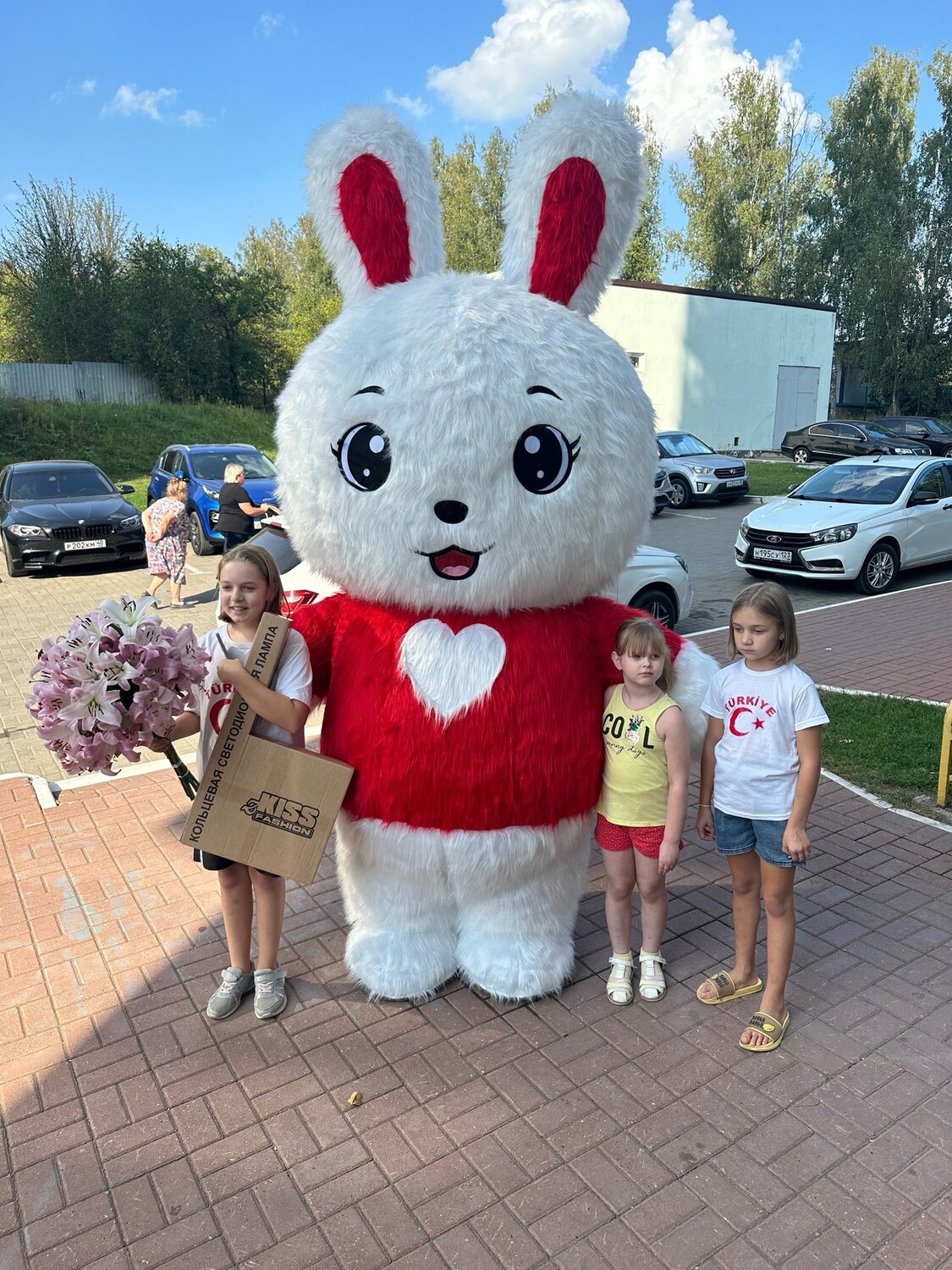 Поздравление от ростовой куклы Заяц