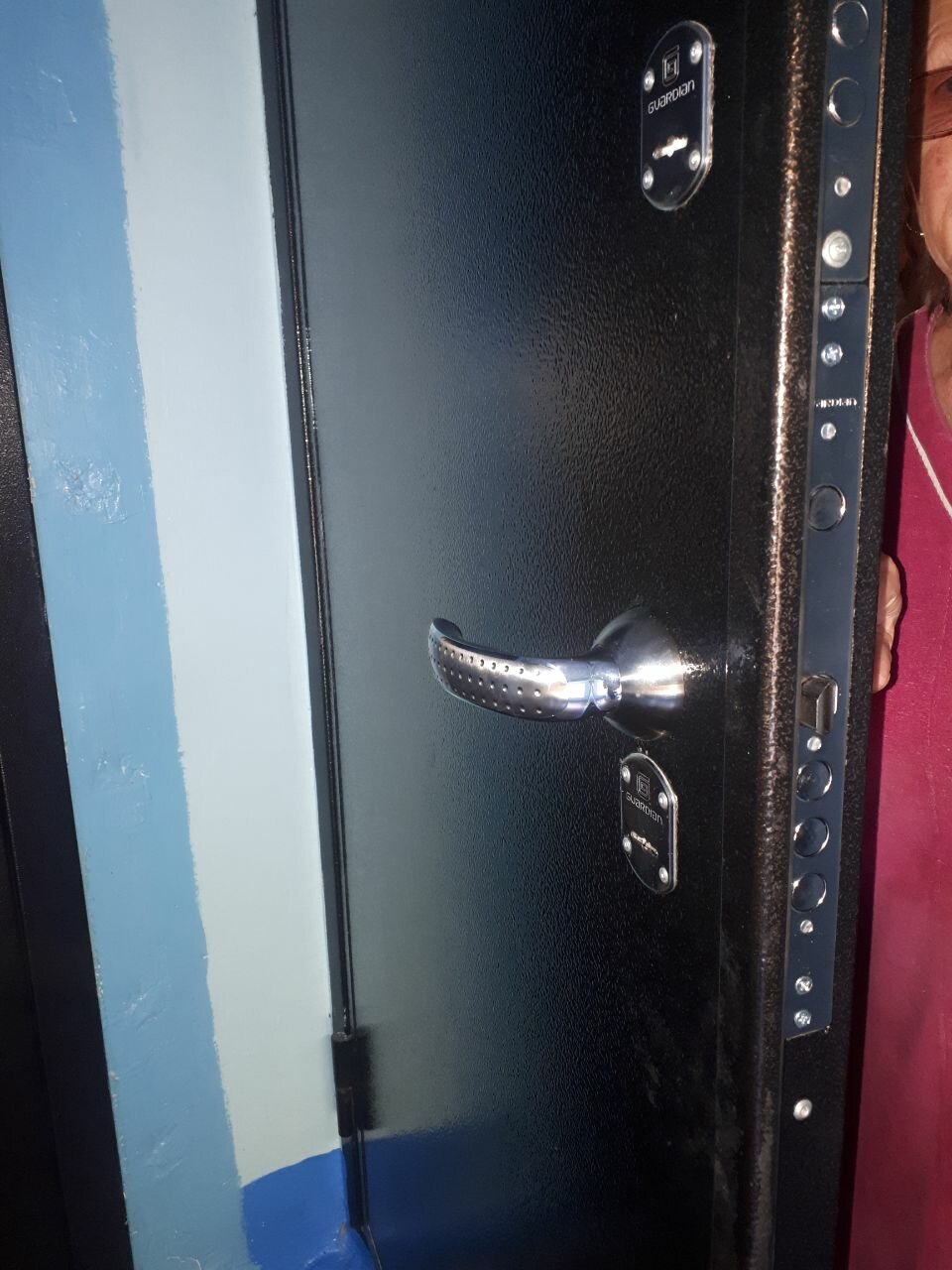 Поменять замок